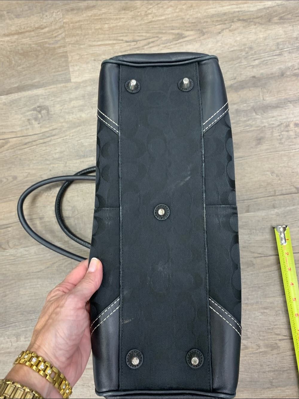 Black Signature-Pattern Shoulder Bag - Picture 5 of 7